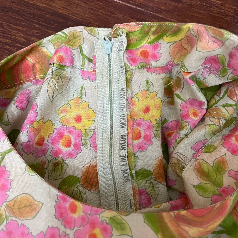 1950s Sleeveless Floral Dress - Picture 8 of 9